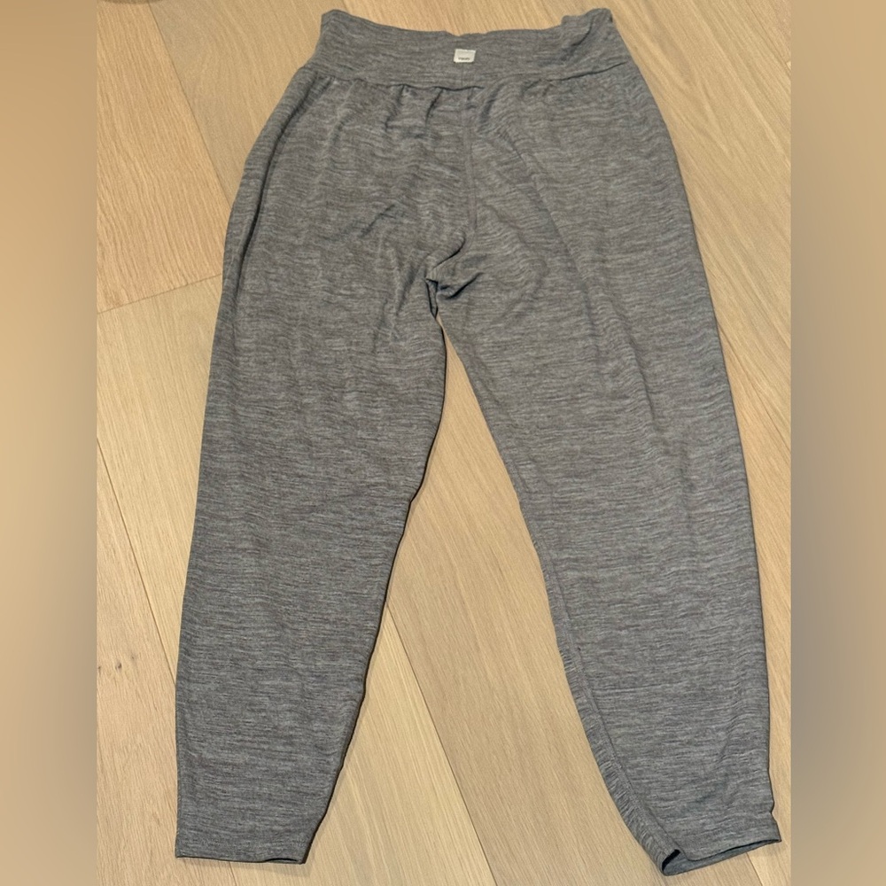 Vuori Lux Harem Pants - size small - Picture 4 of 5